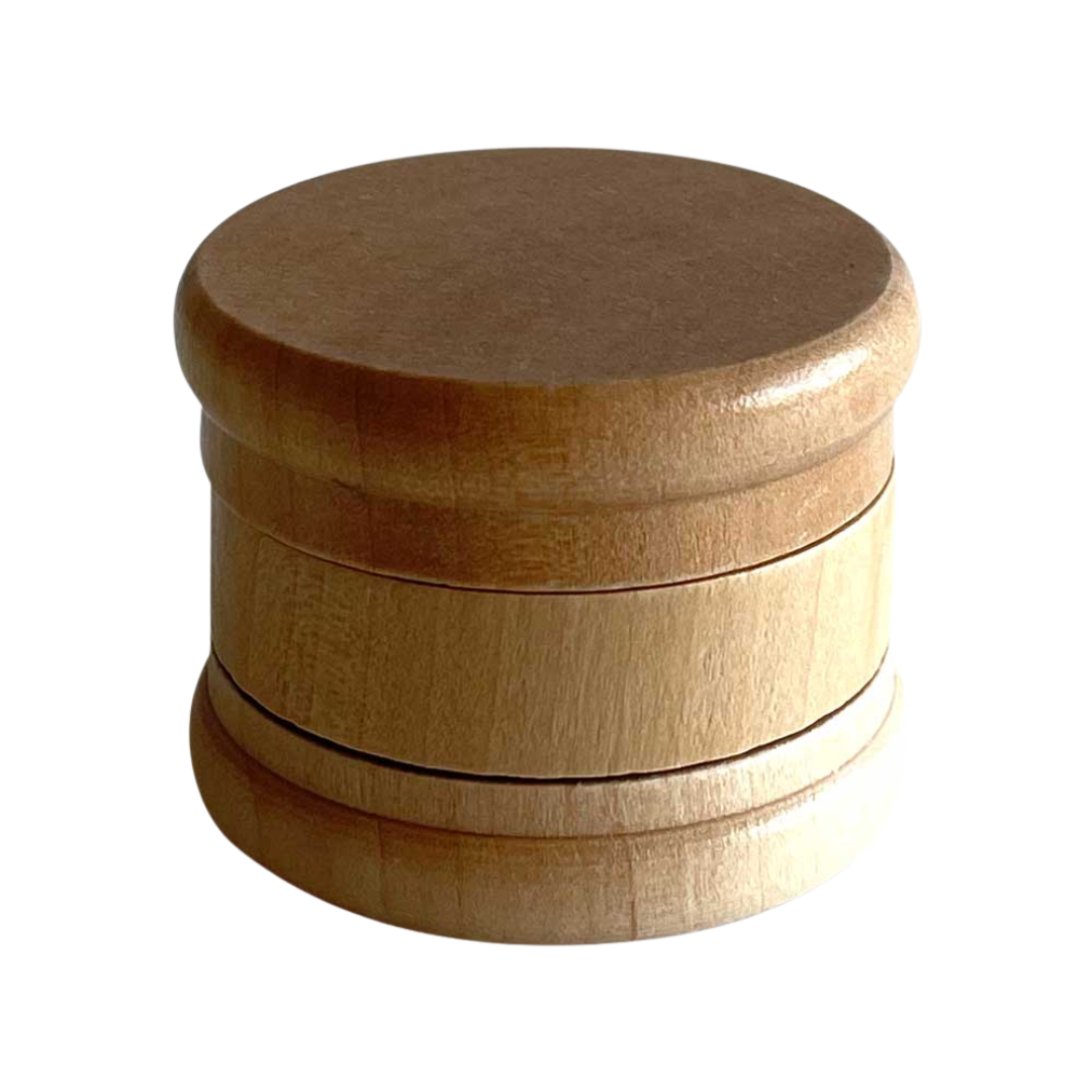 Wooden Grinder 60mm 3-delig – houten grinder met metalen tanden gesloten