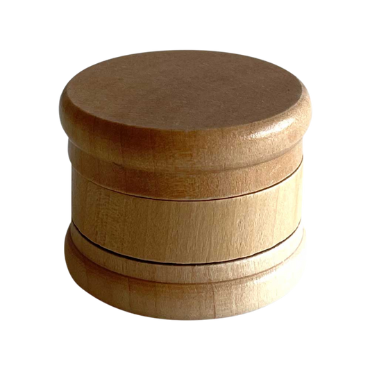 Wooden Grinder 60mm 3-delig – houten grinder met metalen tanden gesloten