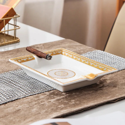 stijlvolle asbak met sigaar