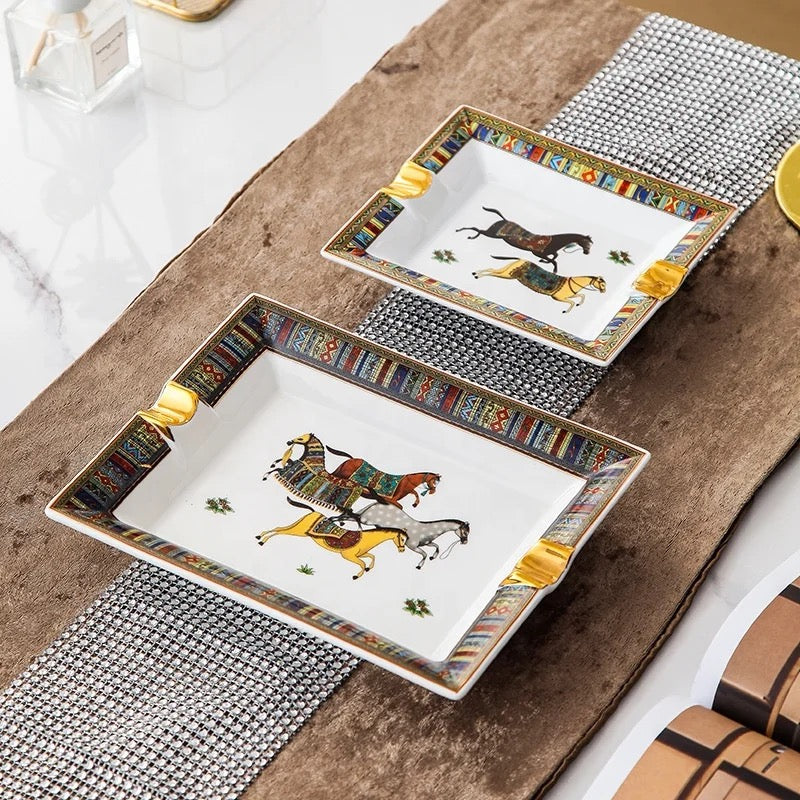 2 asbakken met paarden print