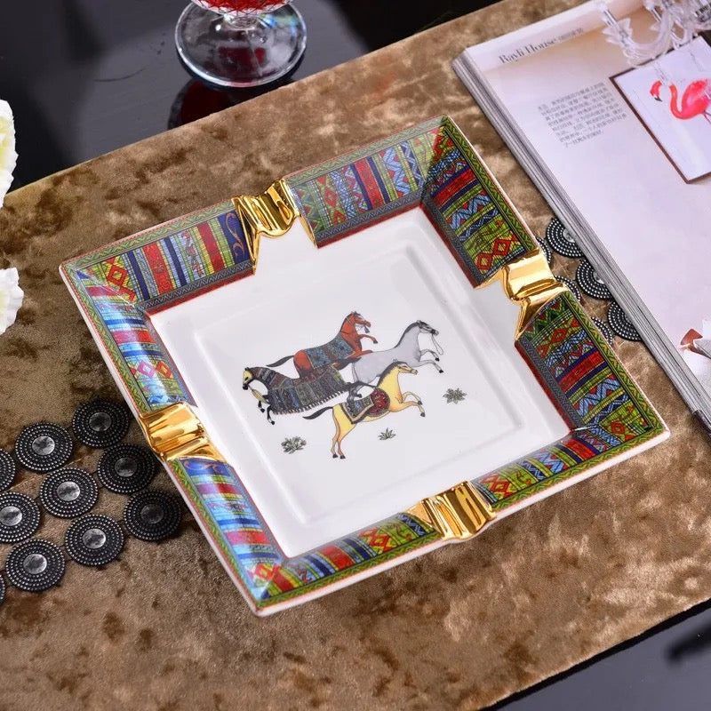 bovenaanzicht op een asbak voor 4 sigaren met een klassiek en uniek design geschikt voor elk huis