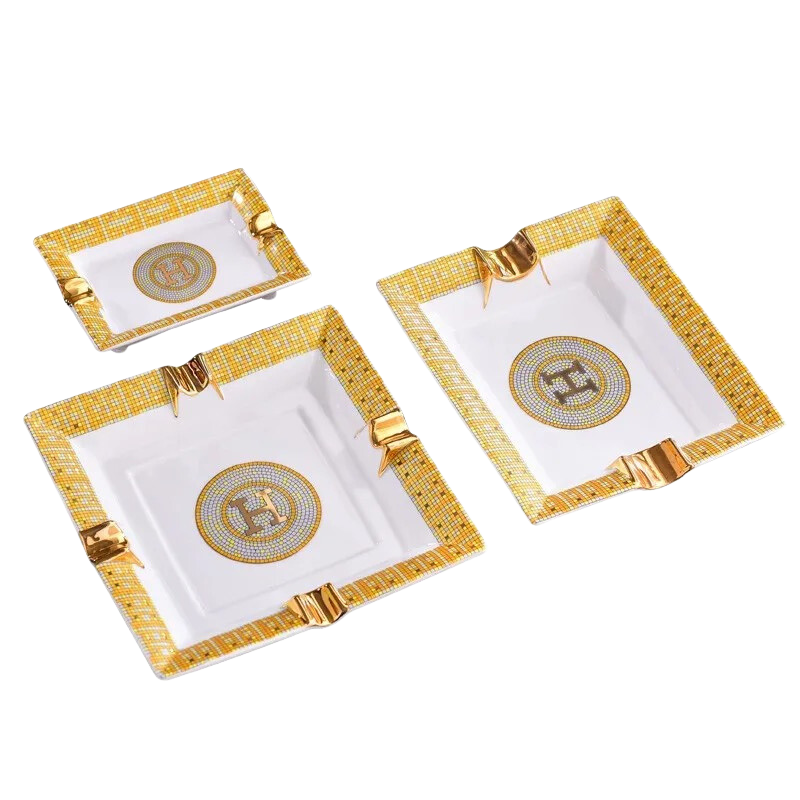 3 keramieke asbakken in wit/goud keramiek met patroon