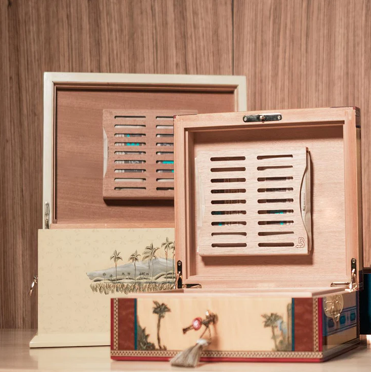 humidor met houten houder voor boveda vocht zakjes