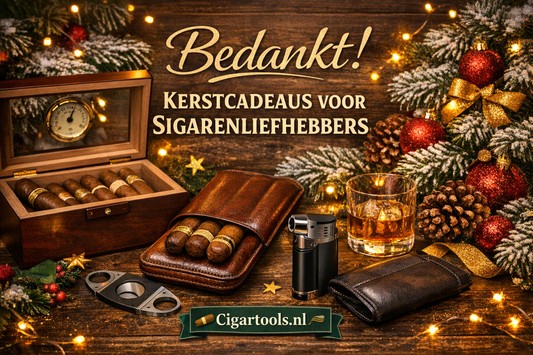Kerstcadeaus voor sigarenliefhebbers: sigaren, humidor, sigarenpouch en accessoires bij kerstdecoratie